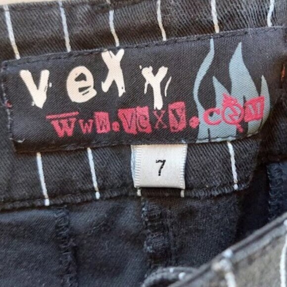 -Black and white Dress Shorts Size 7 - Picture 3 of 4